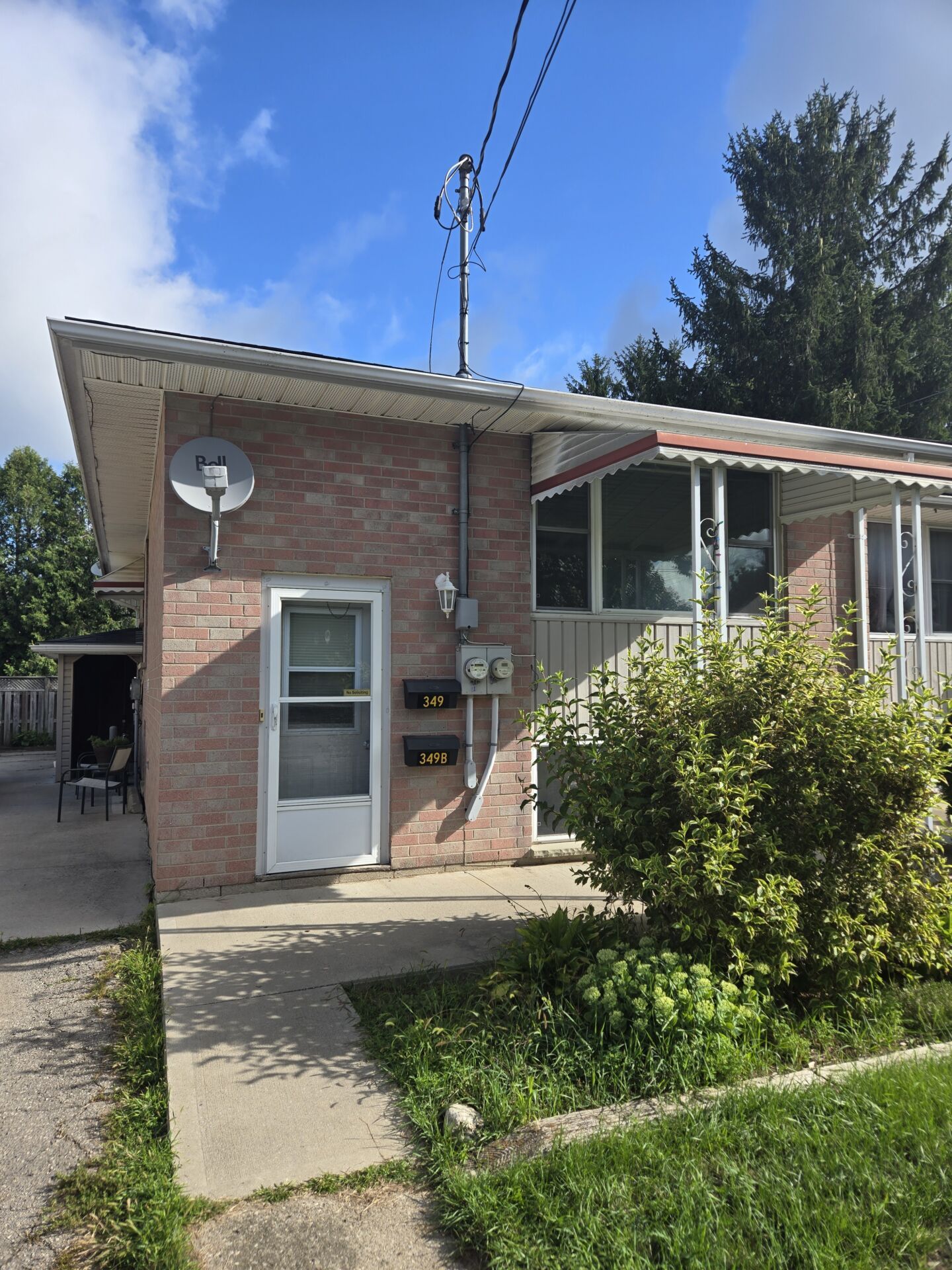 Upper-349 Saulsbury St, Strathroy